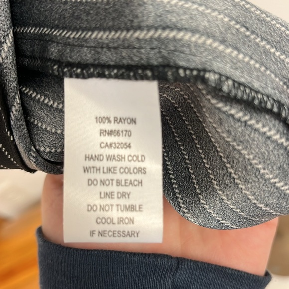 Vintage 3/4 button tshirt with slit in back - Picture 6 of 6